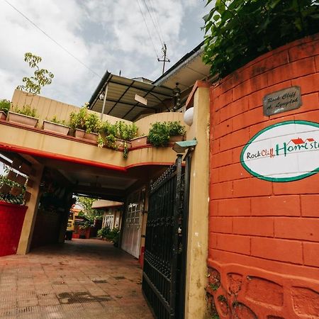 Rock Cliff Home Stay 西隆 外观 照片