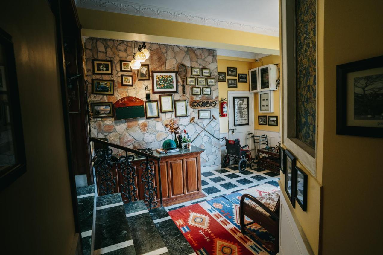 Rock Cliff Home Stay 西隆 外观 照片