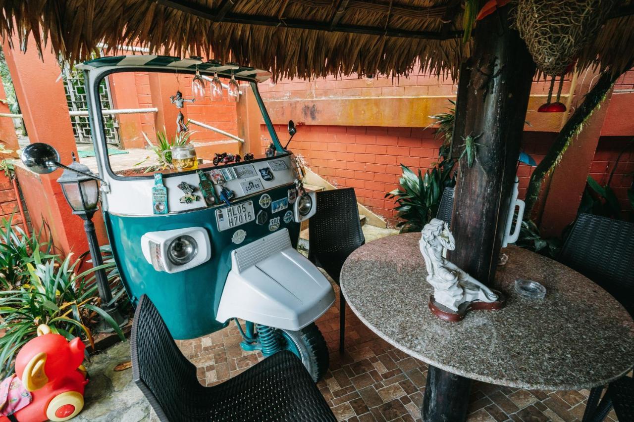 Rock Cliff Home Stay 西隆 外观 照片