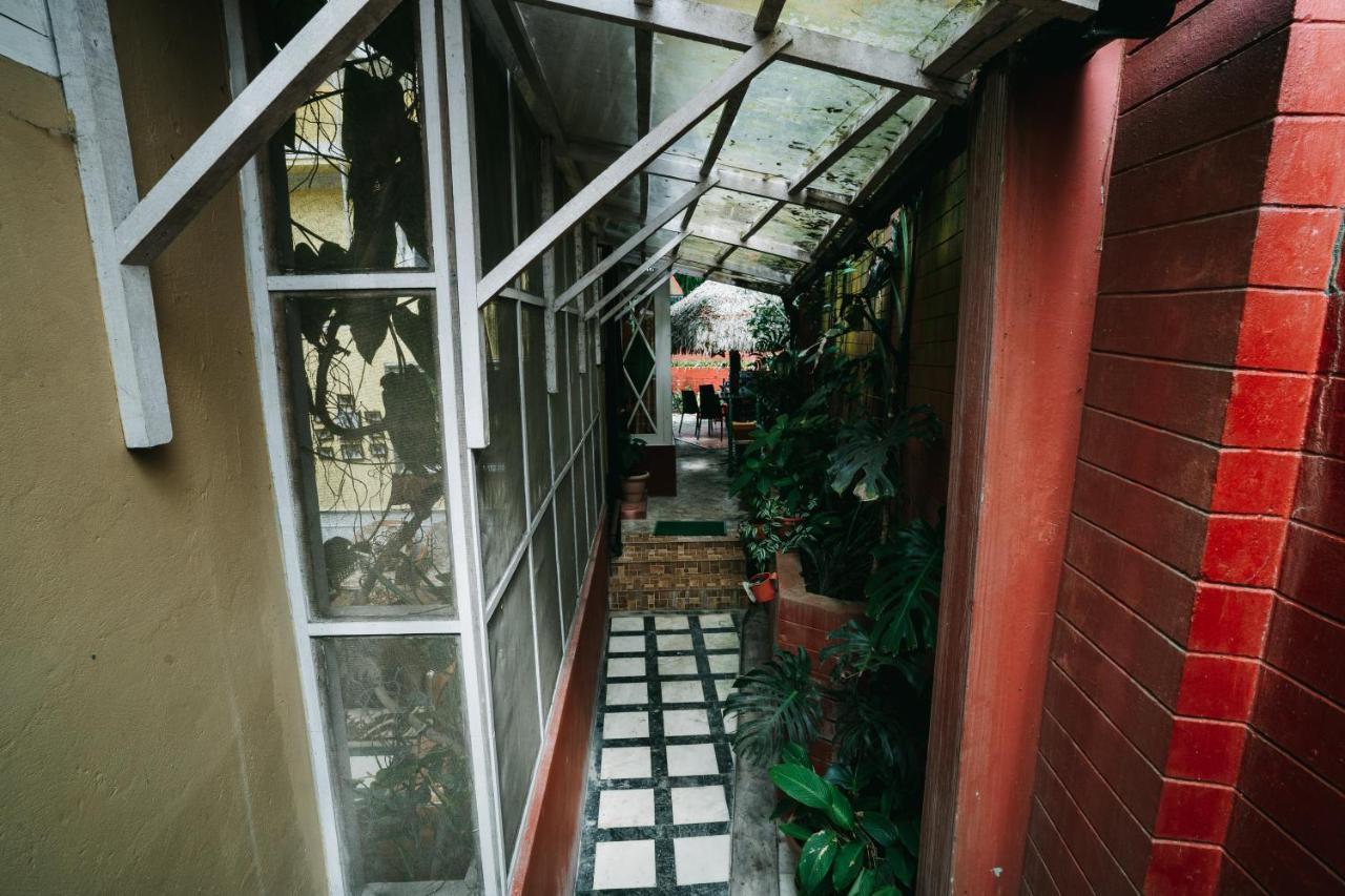 Rock Cliff Home Stay 西隆 外观 照片