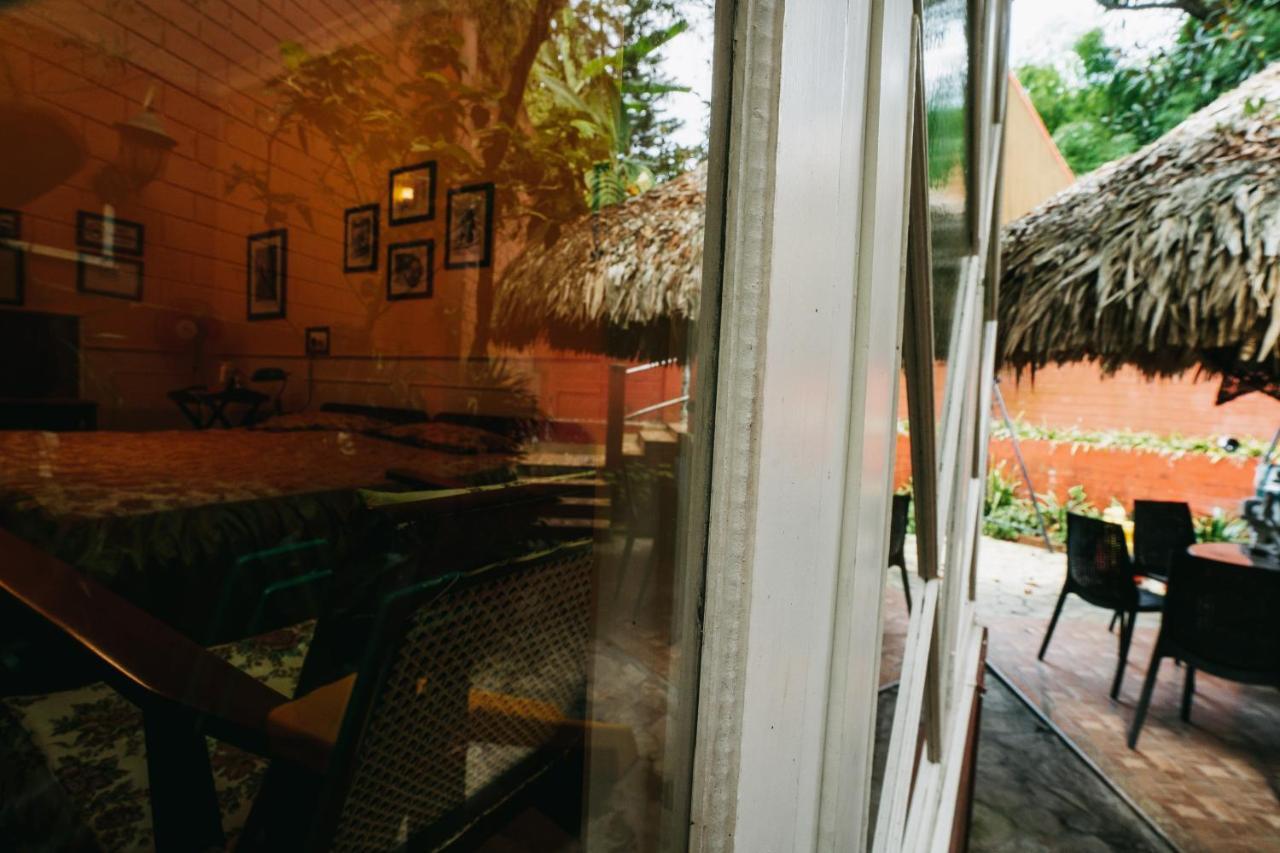 Rock Cliff Home Stay 西隆 外观 照片