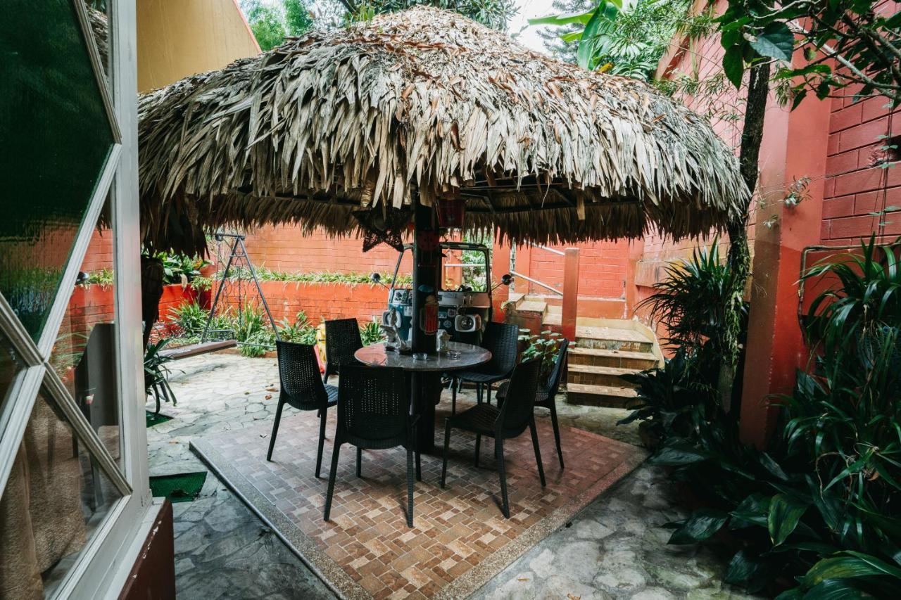 Rock Cliff Home Stay 西隆 外观 照片